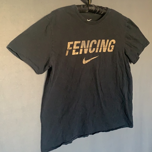 Nike top - Picture 3 of 4